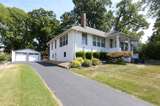 Building Photo - 354 Frieda Ave