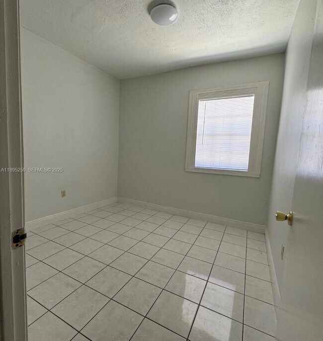 Building Photo - 11611 NW 57th Ct