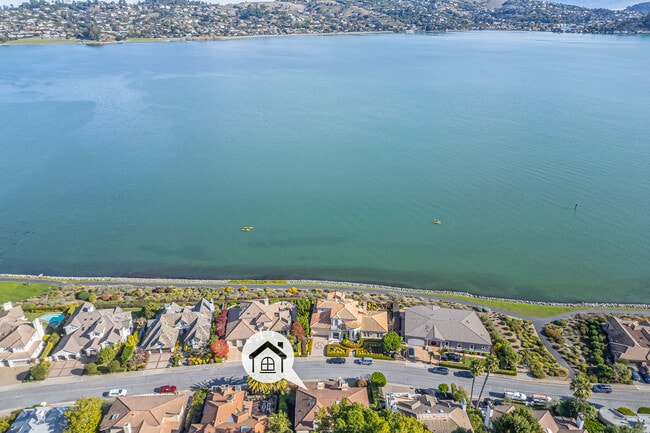 Building Photo - 17 Heron Dr