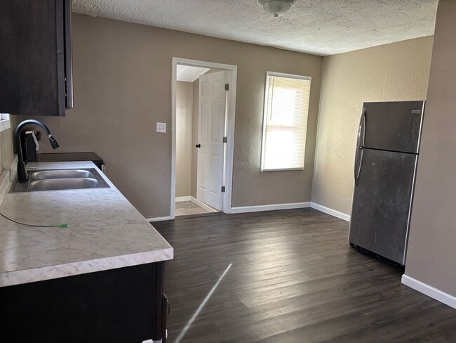 Building Photo - “Move-In Ready 2-Bedroom with Expansive Yard”