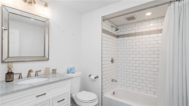 Building Photo - 82 Primrose Dr