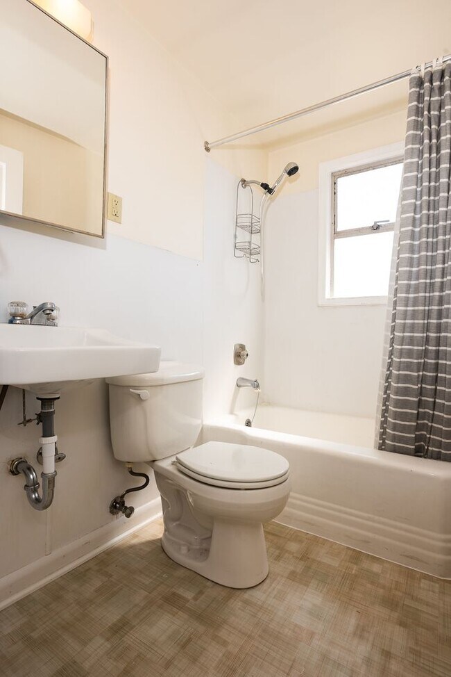 Building Photo - 3243-3243 NW Market St