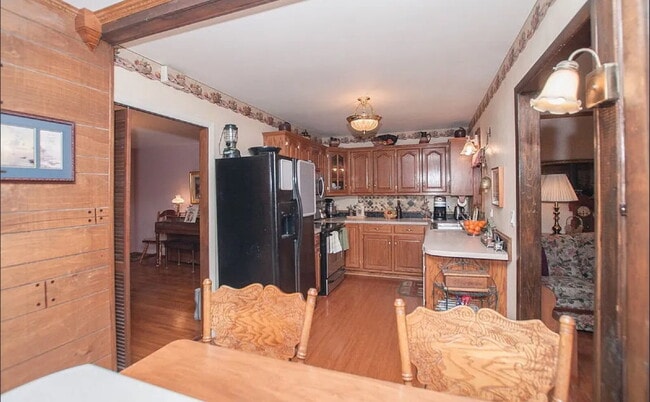 Building Photo - "Charming 2-Bed Home with Spacious 1700 Sq Ft Layout, FENCED yard!"