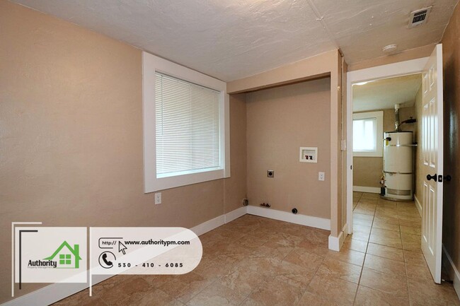Building Photo - 1504 Magnolia Ave