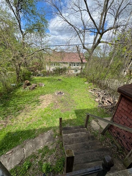 Building Photo - 1948 Broadway Ave