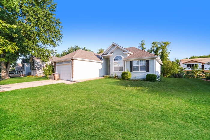 Building Photo - 117 E Foxwood Dr