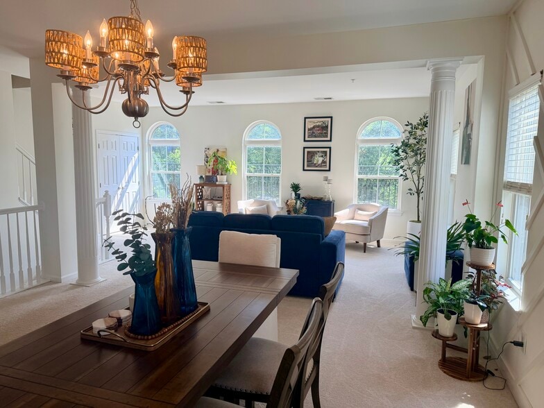 Building Photo - 9360B Esplanade Ct