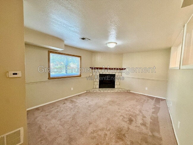 Building Photo - 405 S 28th Ln