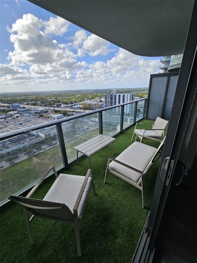 Building Photo - 121 NE 34th St