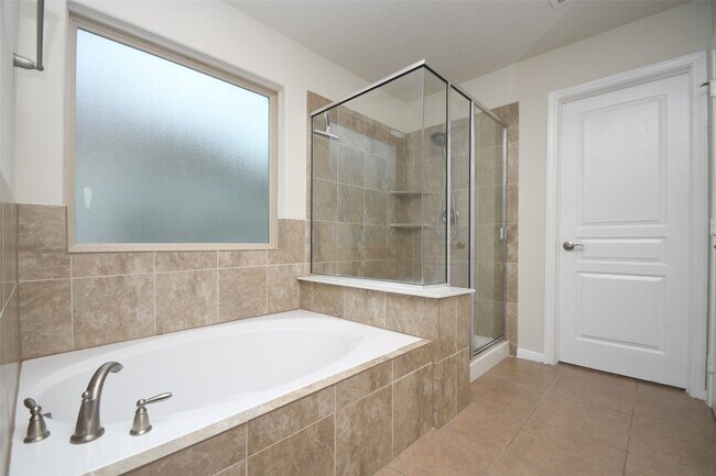 Building Photo - 16614 Spirit Lake Ct