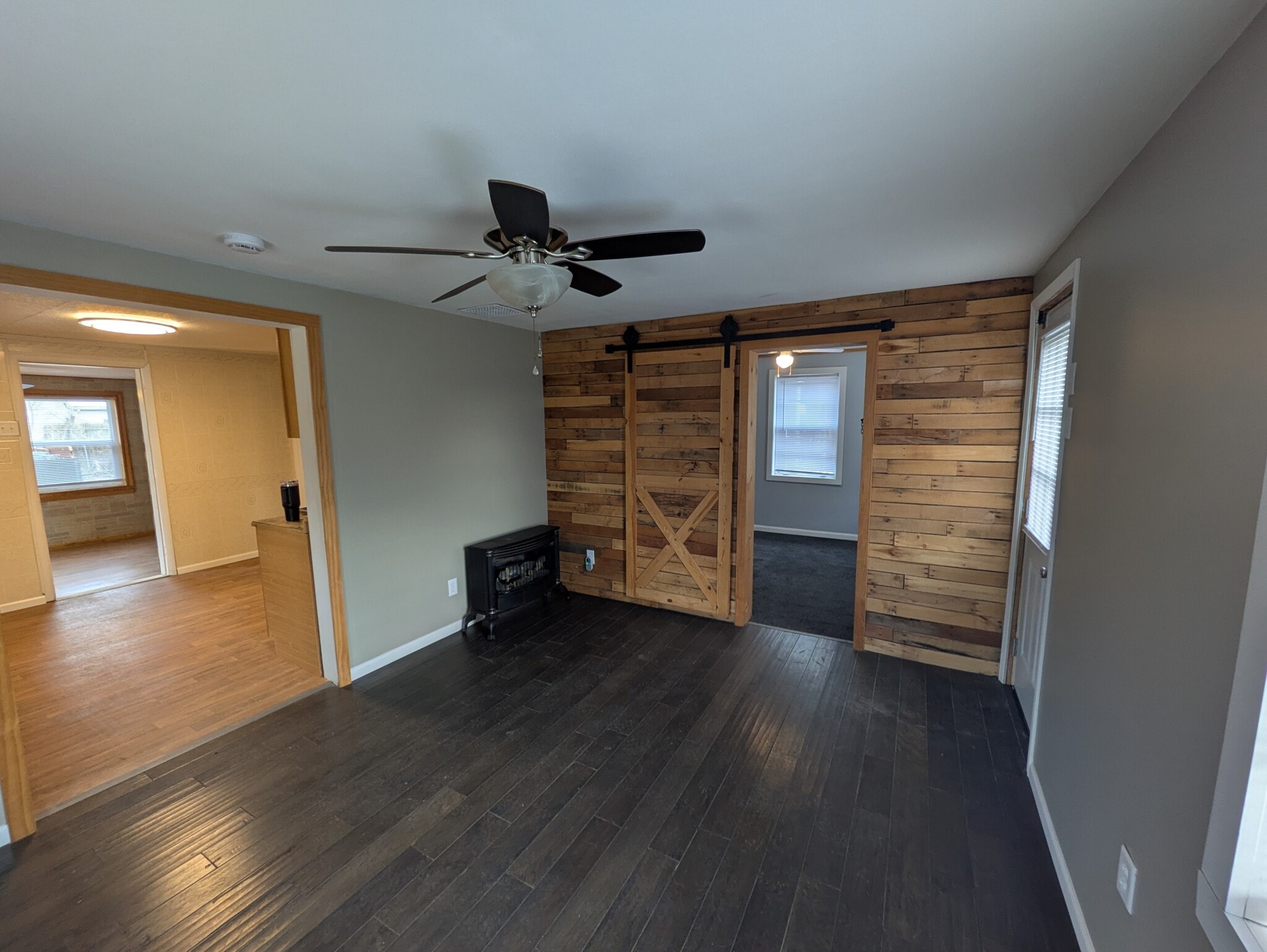 Living Room view looking into the Master BR and kitchen - 1132 N Trimble Rd