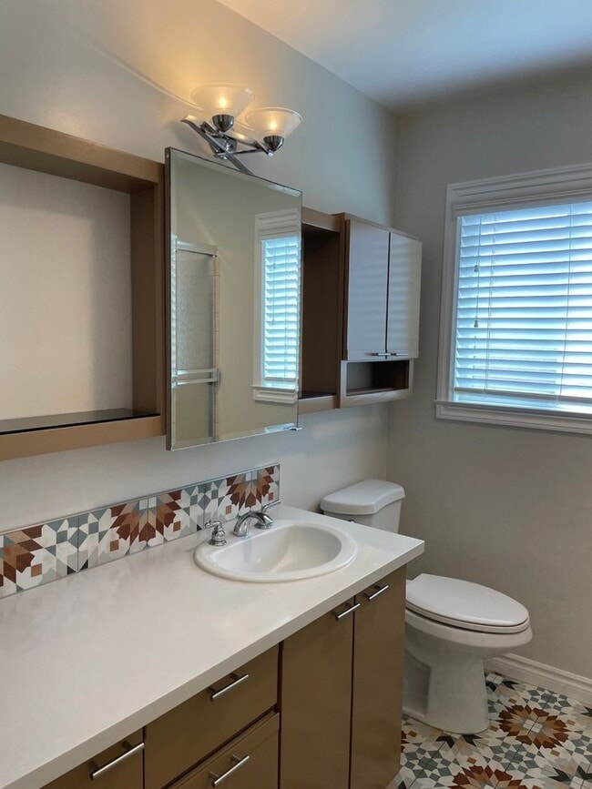 Building Photo - Beautiful Southwood Home for Lease