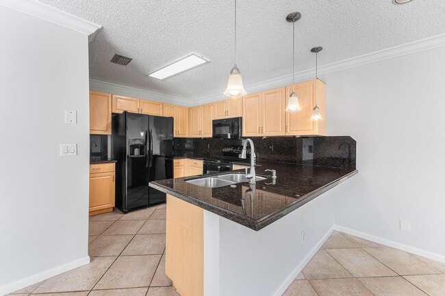 Building Photo - 3256 Commodore Ct