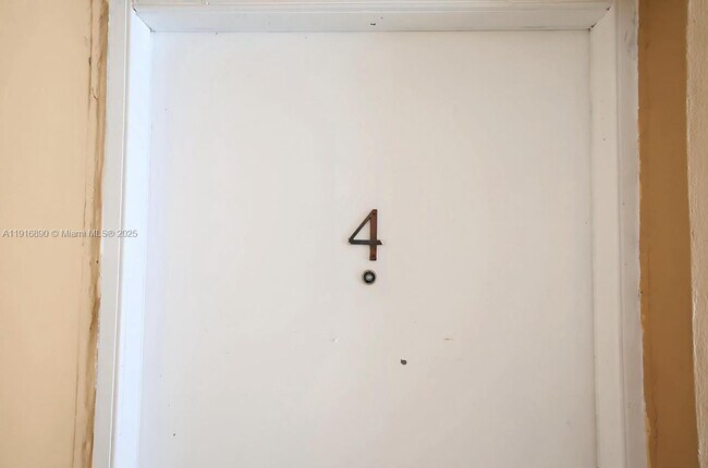 Building Photo - 16117 NE 19th Ct