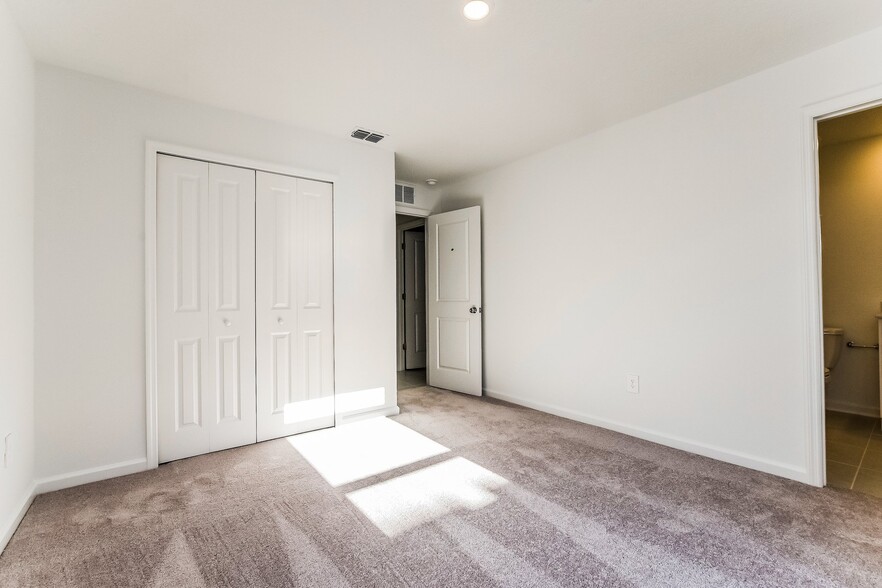 Building Photo - 1319 Blue Ash Ln