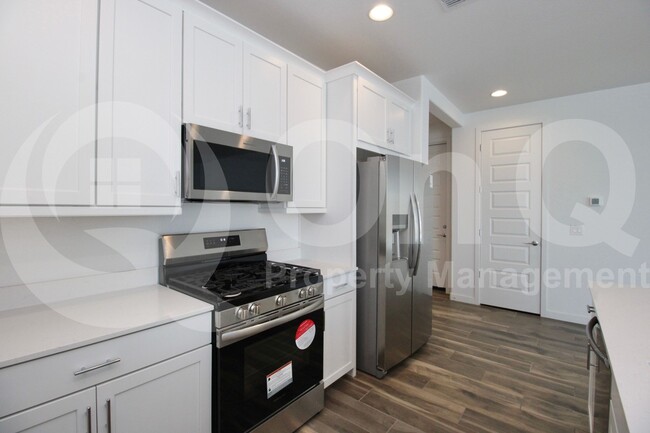 Building Photo - 3303 S Piedra Cir