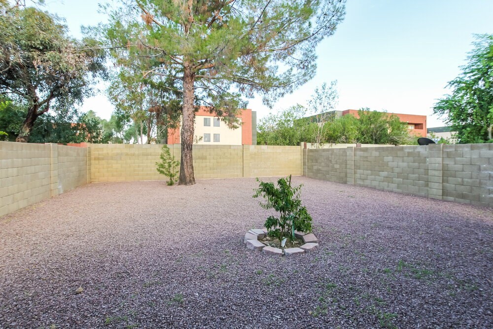 Building Photo - 17461 N 14th St