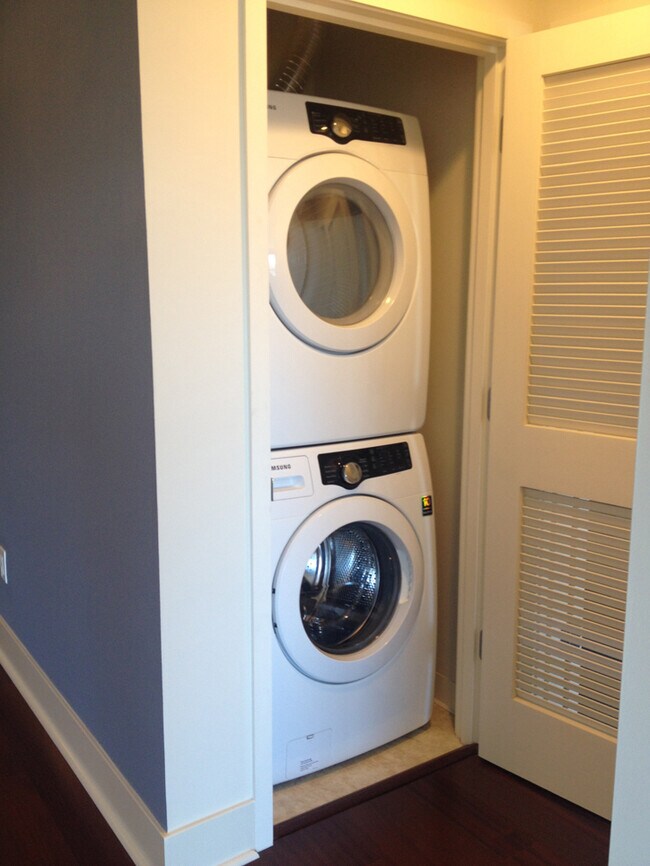 Building Photo - Fantastic 2 Bedroom/2 Bathroom Condo For R...