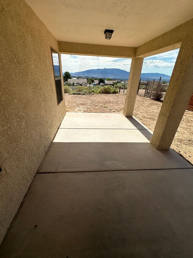 Building Photo - 808 7th St NE