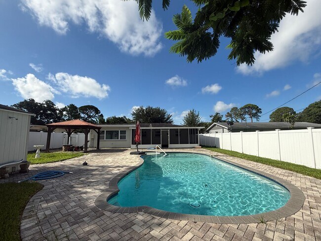 Building Photo - 3/2 Pool Home