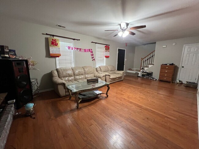 Building Photo - Charming Home in Country Club Hills – Ideal Location & Spacious Living