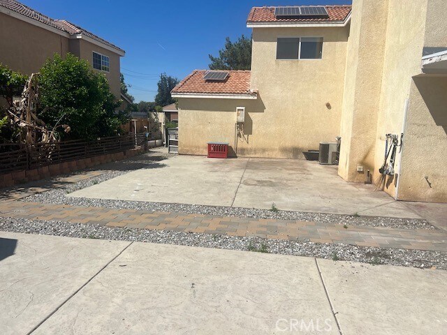 Building Photo - 1808 Cave St