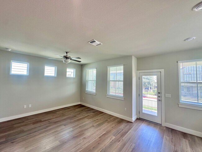 Building Photo - Modern 3-Bedroom, 2.5-Bathroom in Easton Park!