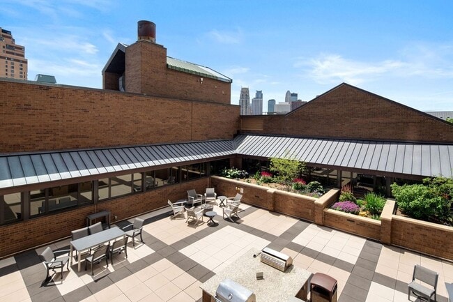 Building Photo - 20 NE 2nd St