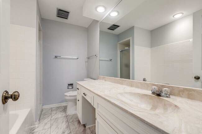 Building Photo - 2-BEDROOM, 2-BATHROOM CONDOMINIUM AT FARMINGTON COMMONS