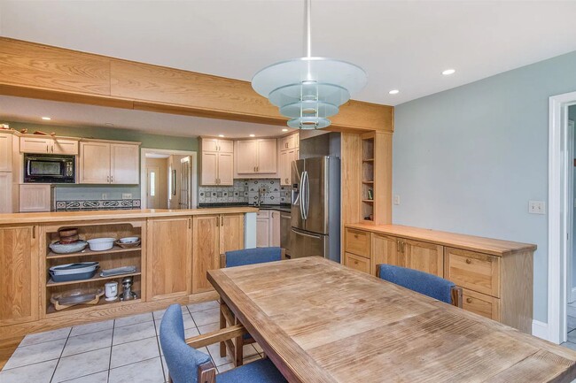 Building Photo - 5BD/3BA Beautiful House in South Burlington