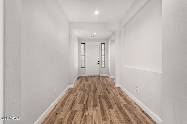 Building Photo - 82 W Aster Dr