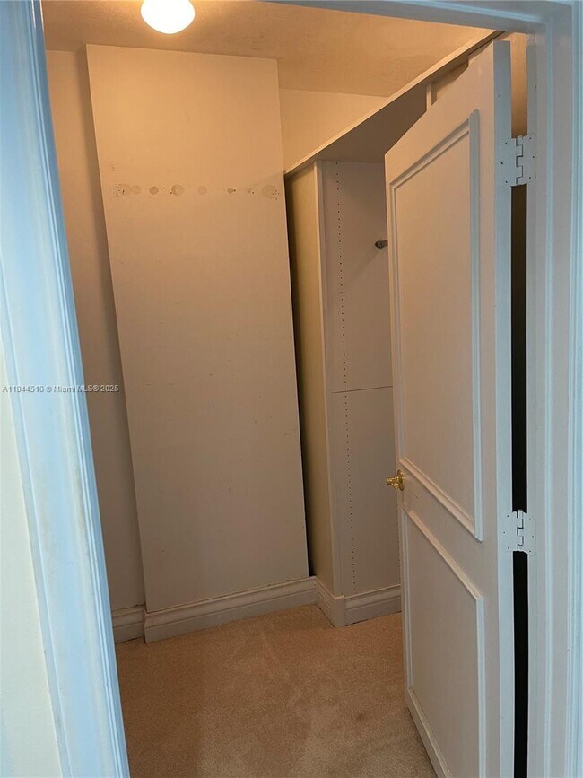 Building Photo - 5025 Collins Ave
