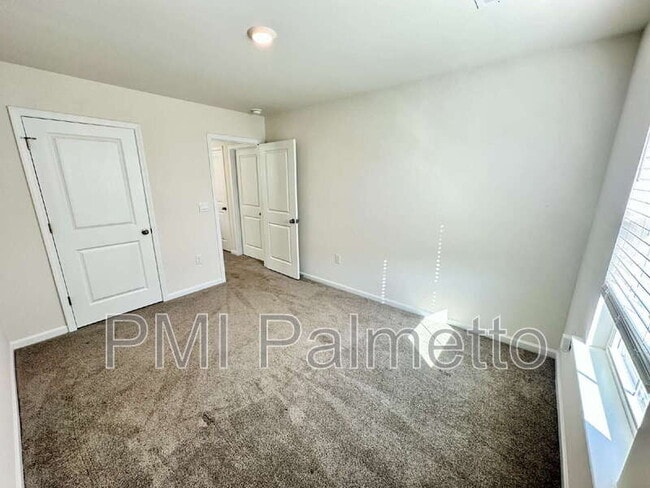 Building Photo - 412 Delahays Rd