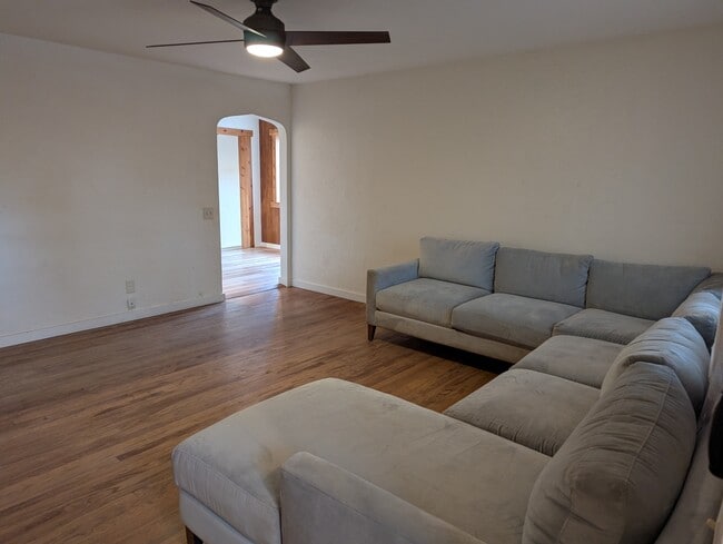 Building Photo - 455 NE Clay Ave