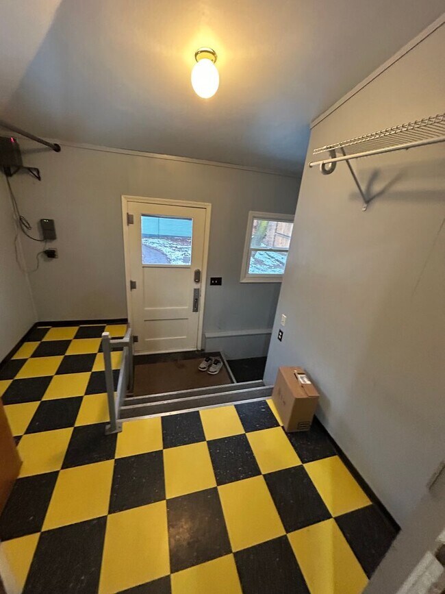 Building Photo - 4 Bedroom Home on Kalispell’s East Side – Spacious Yard & Double Garage