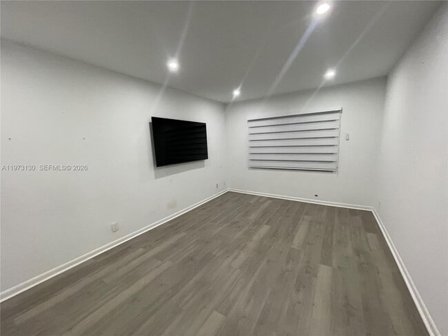 Building Photo - 8290 Lake Dr