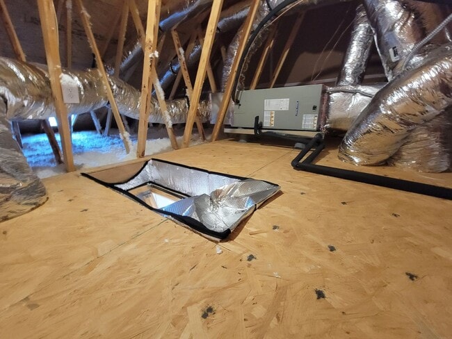 Building Photo - Large 2 Bedroom Luxury Townhome For Rent Near Billy Dunlop Park!