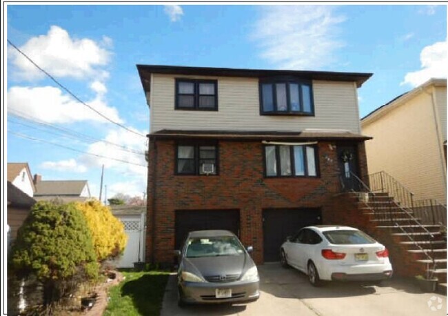 Building Photo - 615 McCandless Pl