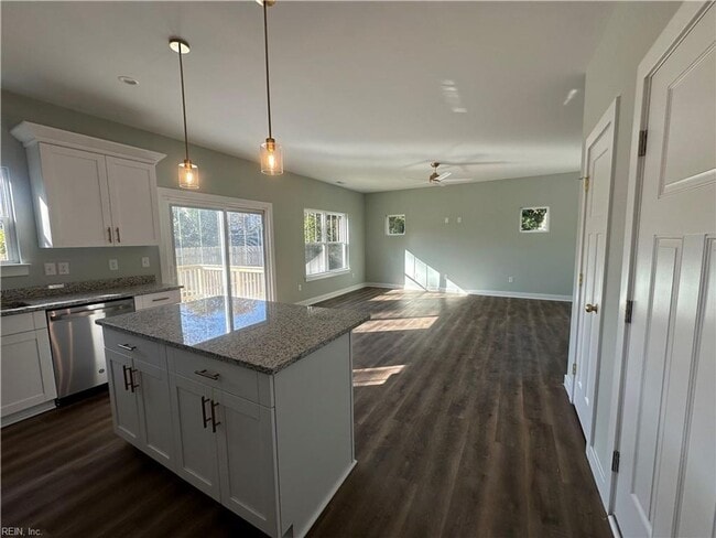 Building Photo - Stunning New Construction in Norview!