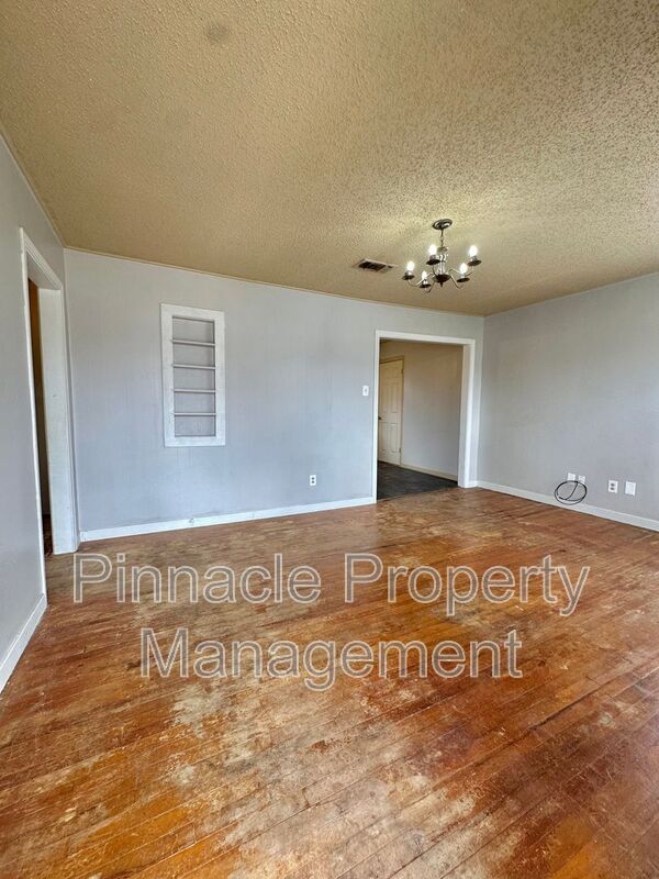 Building Photo - 309 N Milton St