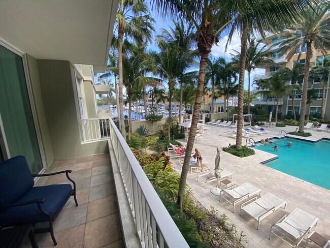 Building Photo - 700 E Boynton Beach Blvd
