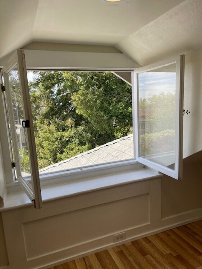 Building Photo - Piedmont Home w/ Large Attic Loft