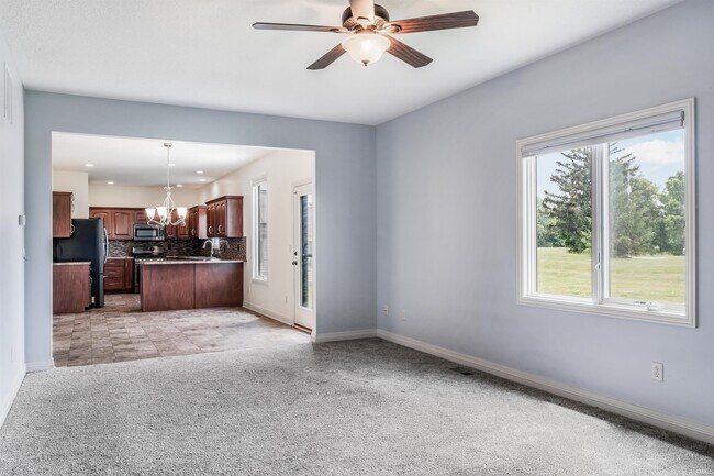 Building Photo - 625 Perolla Dr