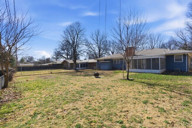 Building Photo - 2308 S Hampton Ave