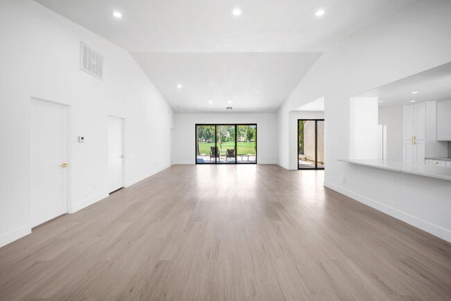 Building Photo - 10403 Sunningdale Dr