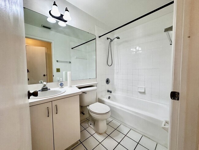 Building Photo - 9606 Chandon Dr