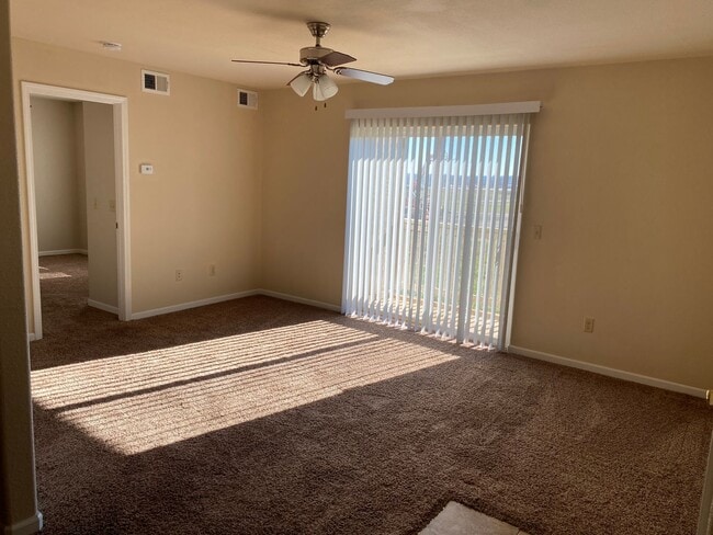 Building Photo - Nice ground floor 1 bedroom apartment!
