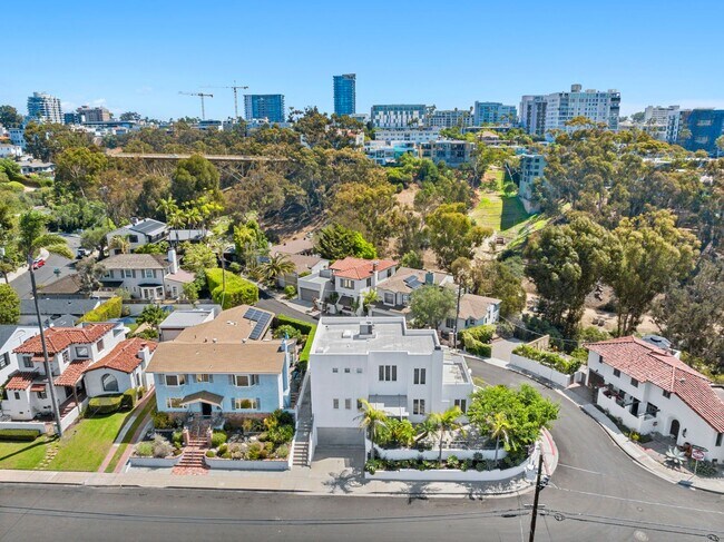 Building Photo - 2700 Barnson Pl