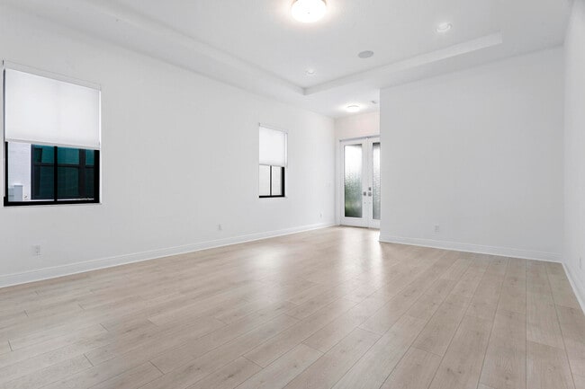 Building Photo - 13450 Artisan Cir