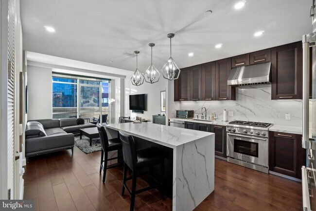 Building Photo - 1330 Lancaster St